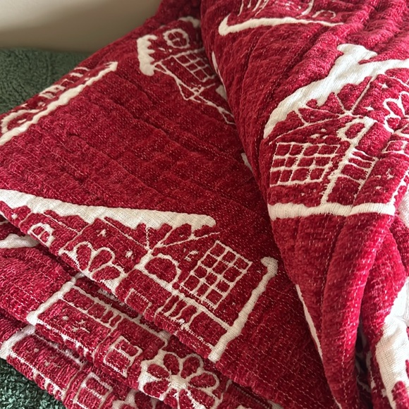 Berkshire Home Holiday Gingerbread Throw Blanket Red & White NEW - Picture 5 of 7